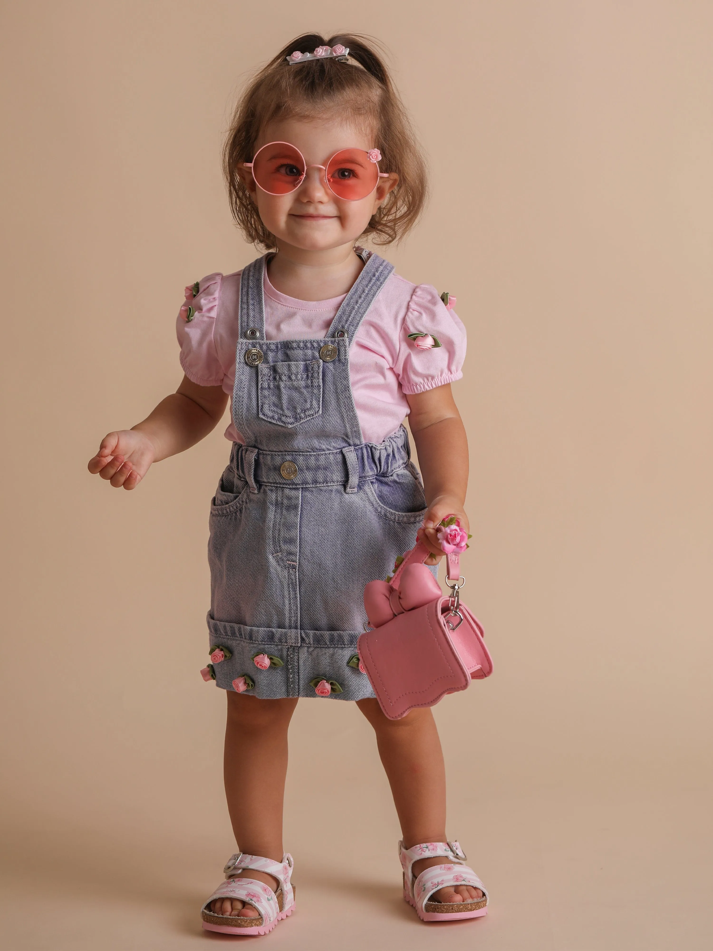 Robe salopette en jean bleu pour bébé fille