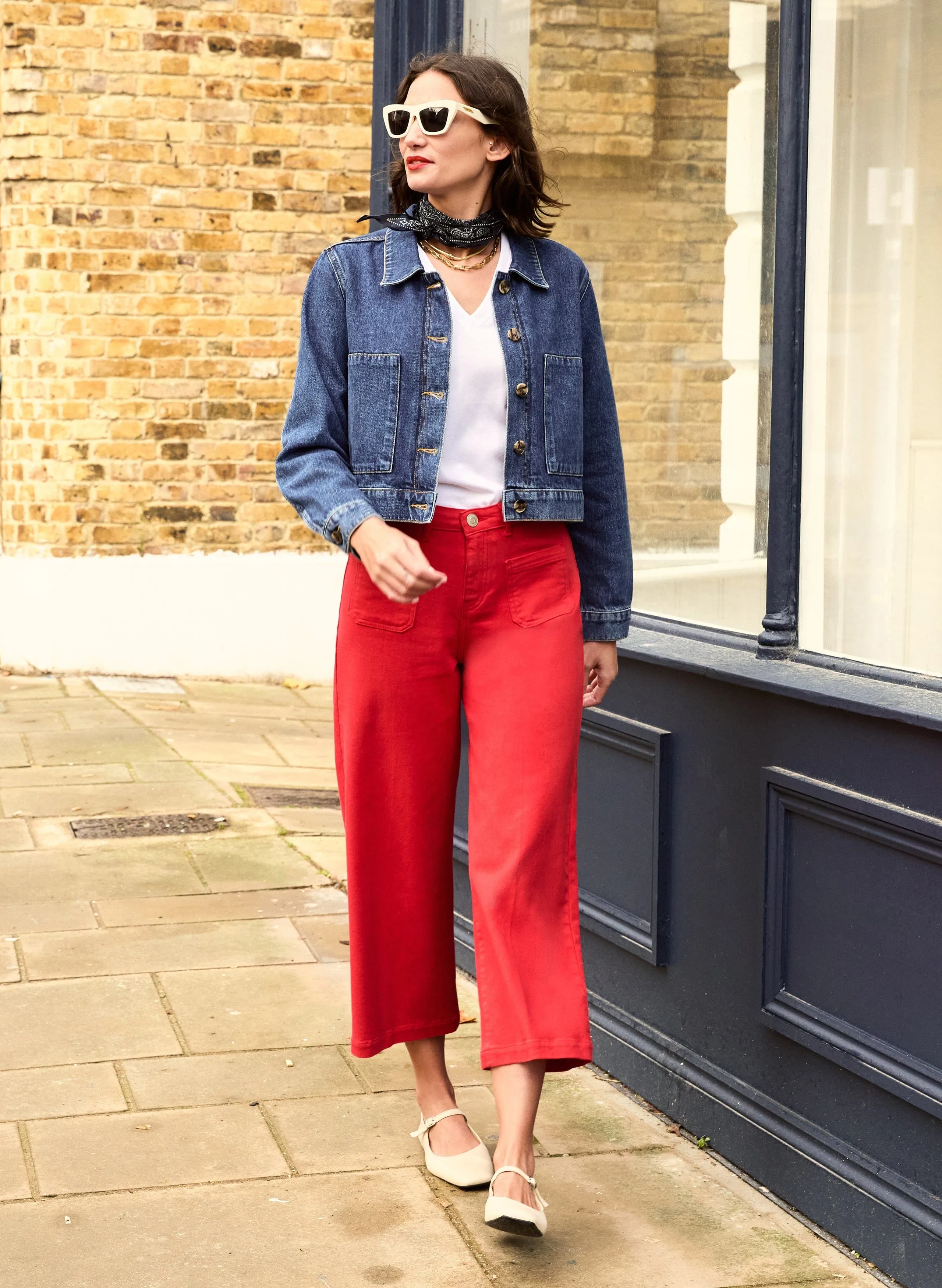 Jena Jean large coupe ajustée en coton biologique extensible | Rouge cramoisi