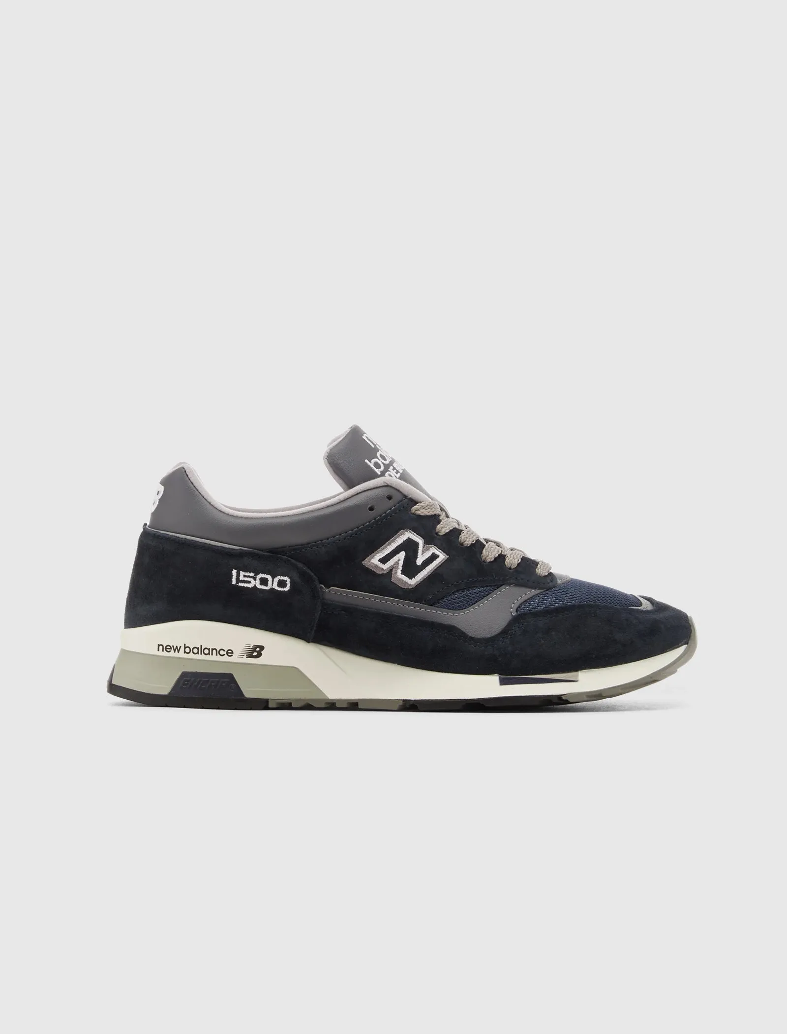 NEW BALANCE Vêtements 