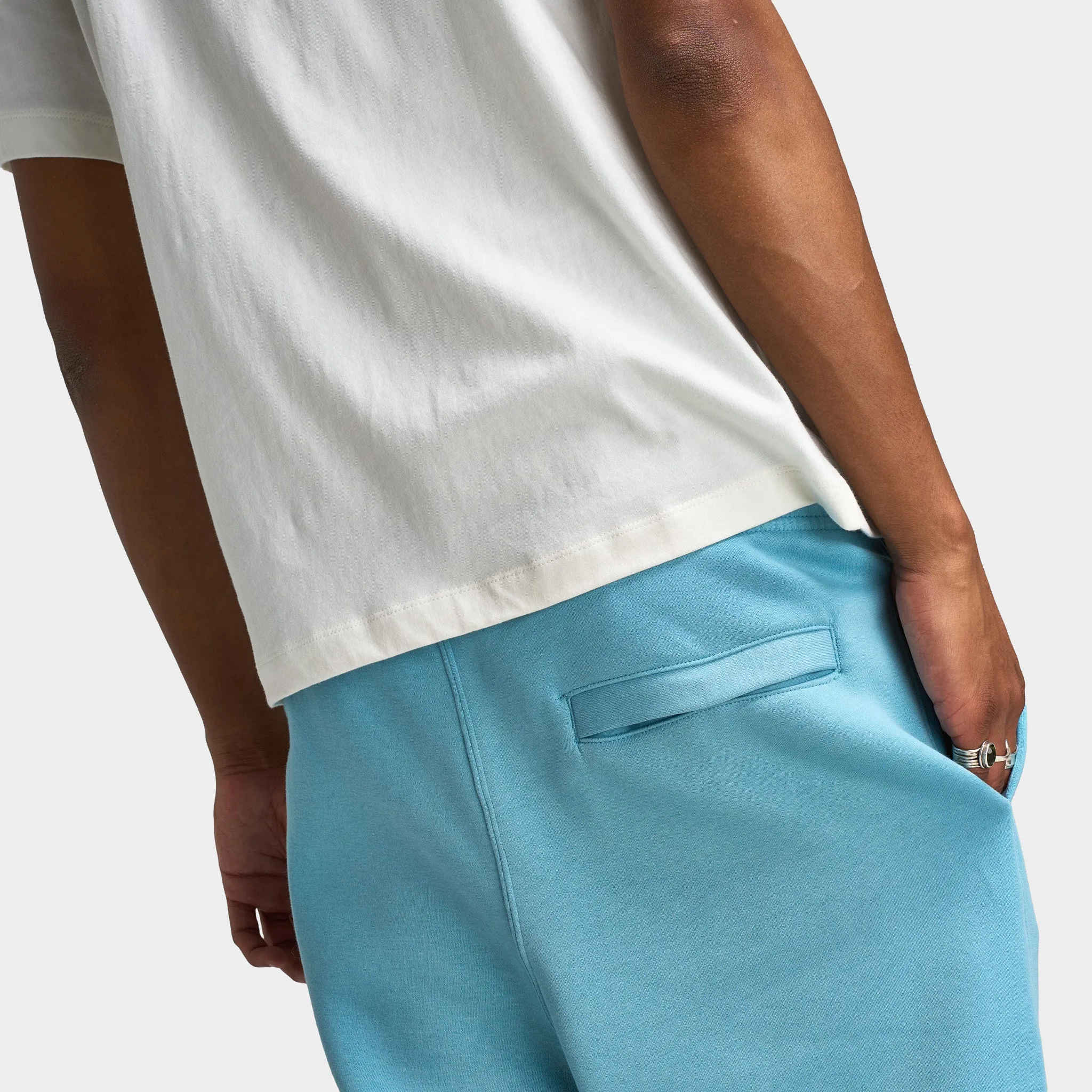 Pantalon de jogging Nike Club Fleece en denim turquoise / blanc pour homme