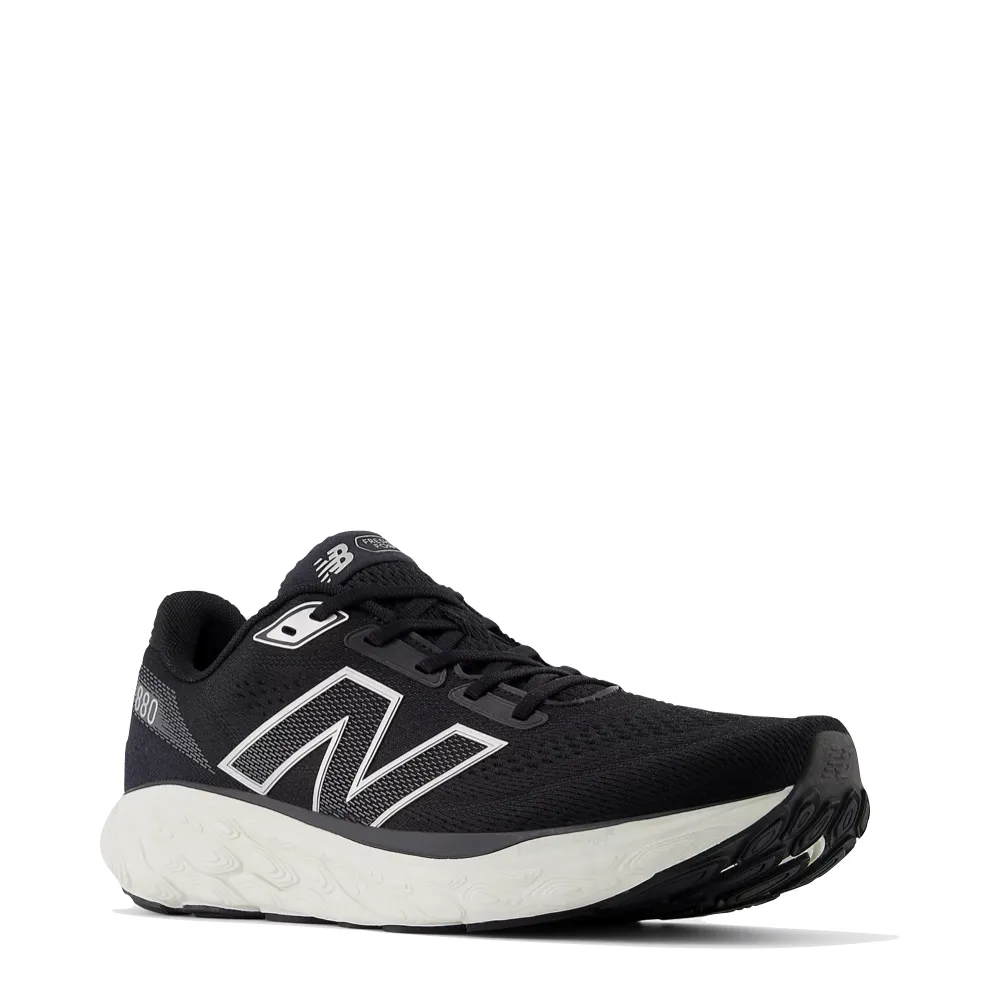 New Balance Hommes Fresh Foam X 880v14 en Noir avec Sel de Mer et Métallisé Argent