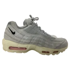 Nike Air Max 95 Chaussures de Sport en Daim Gris avec Détails Rose Mousse