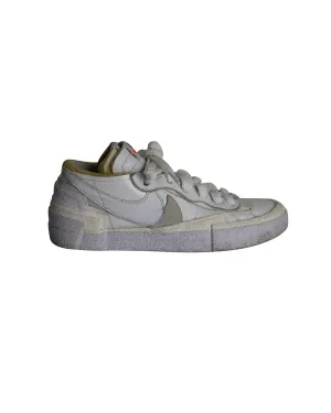 Nike x Sacai Blazer Low Sneakers en cuir verni blanc