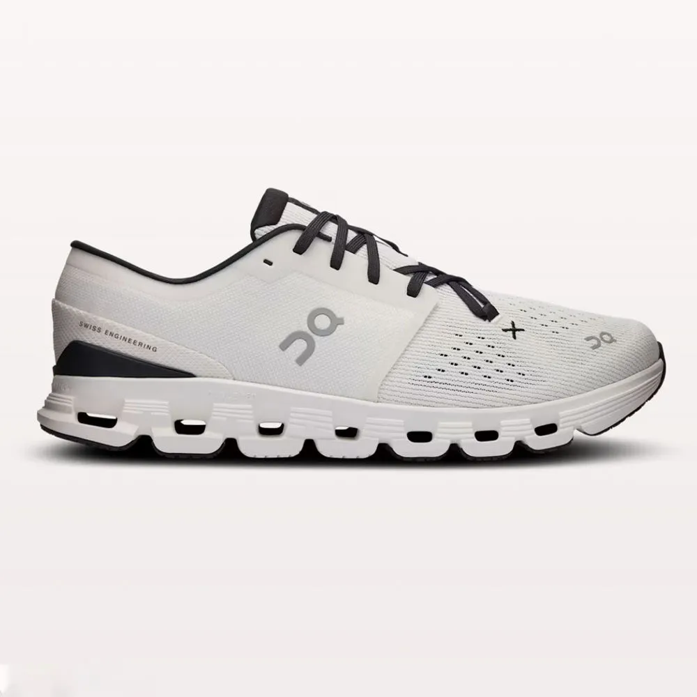 Chaussures On Men's Cloud X 4 - Ivoire / Noir Vêtements On Cloud