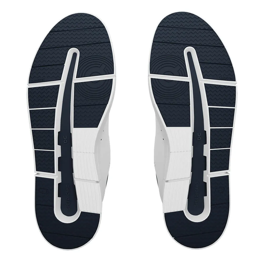 Sur les chaussures The Roger Advantage pour hommes - Blanc / Minuit sur les vêtements Cloud