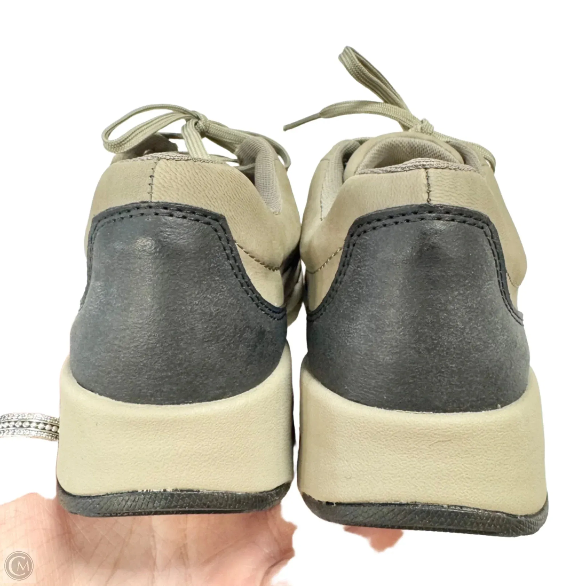 Chaussures Sneakers par Clarks en Noir & Gris, Taille : 8.5
