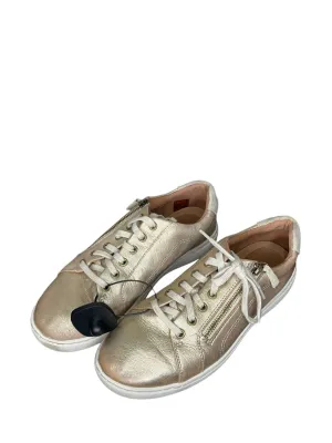 Chaussures Sneakers par Clarks en or, Taille : 11