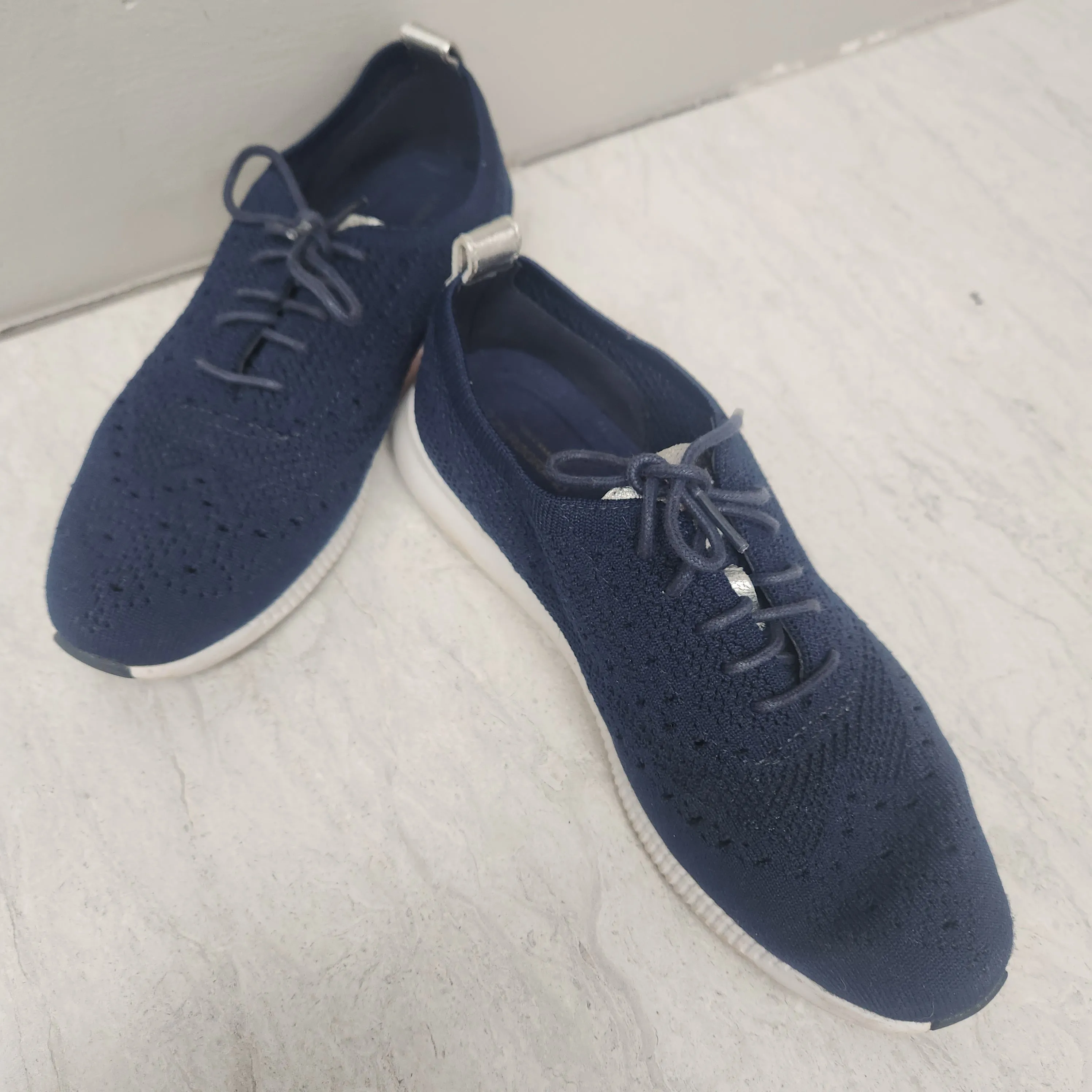 Chaussures Sneakers par Cole-Haan en Bleu et Marron, Taille : 7