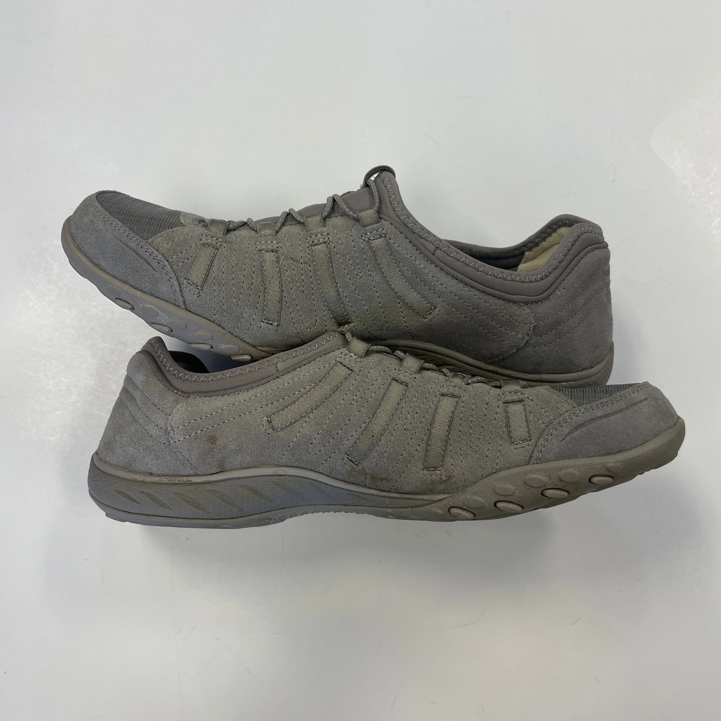 Chaussures Sneakers par Skechers en marron et gris, Taille : 10