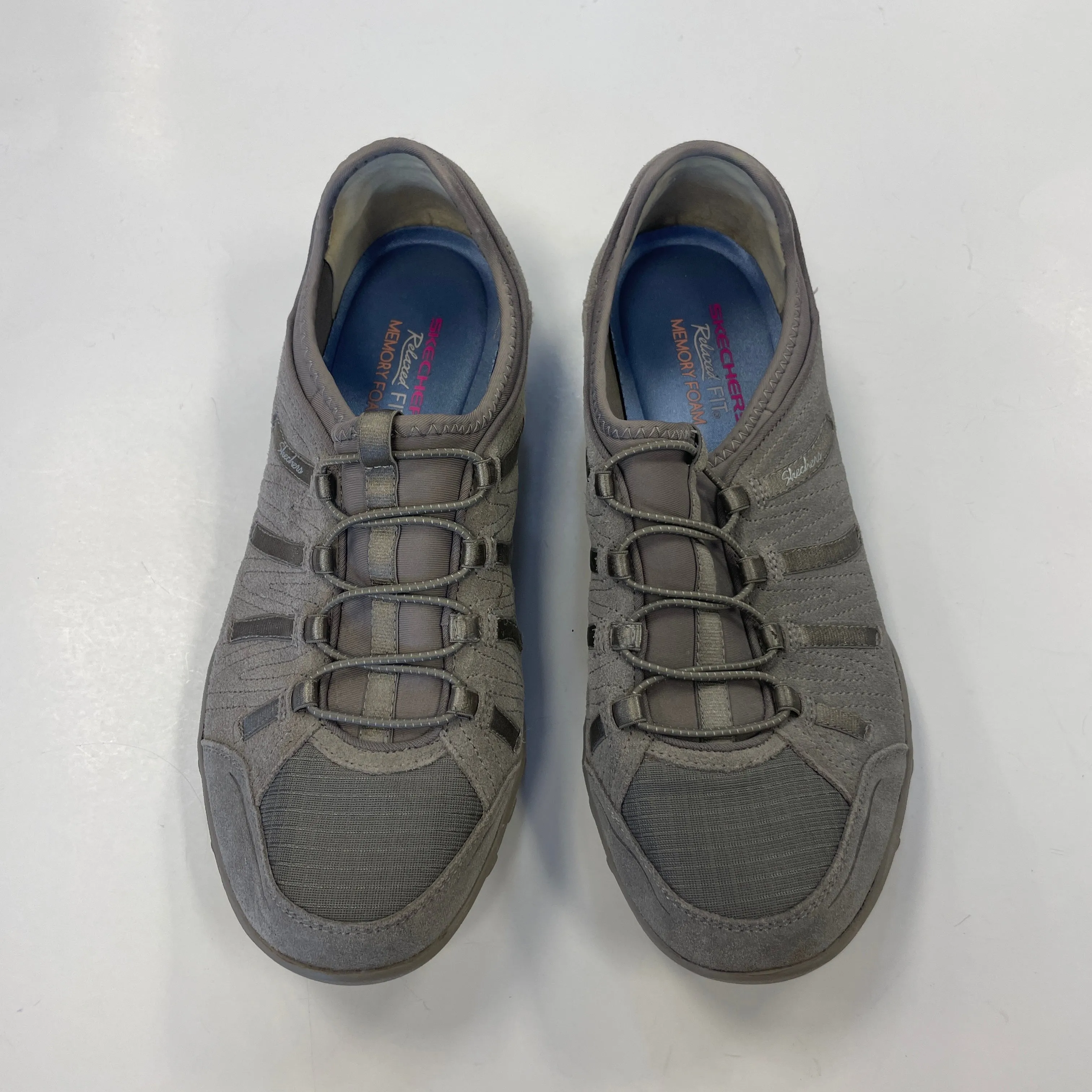 Chaussures Sneakers par Skechers en marron et gris, Taille : 10