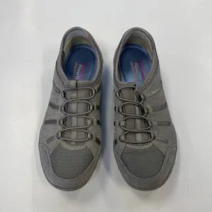 Chaussures Sneakers par Skechers en marron et gris, Taille : 10