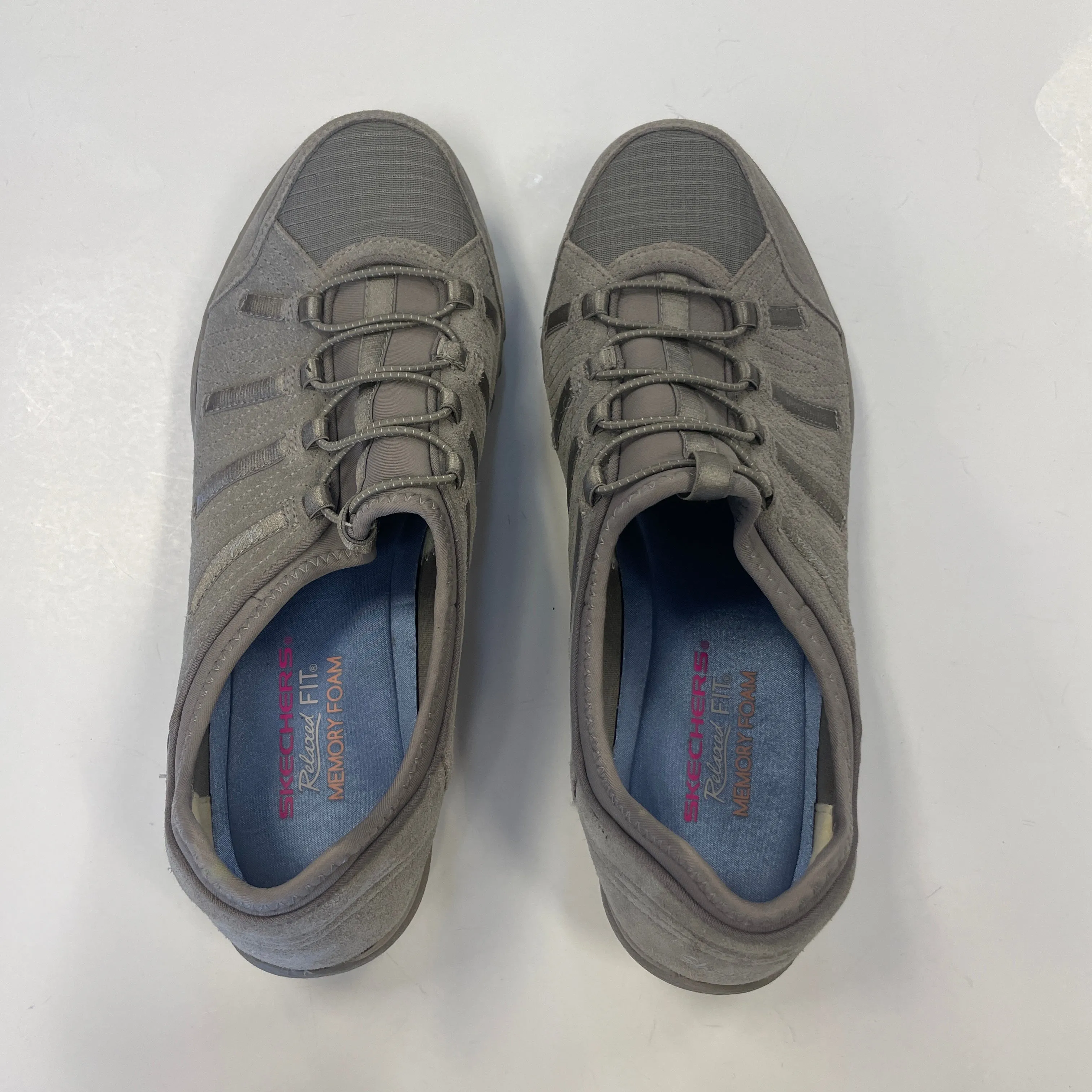 Chaussures Sneakers par Skechers en marron et gris, Taille : 10