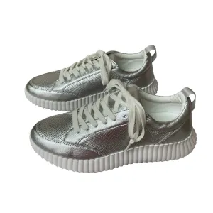 Chaussures Sneakers Par Steve Madden En Argent, Taille : 9