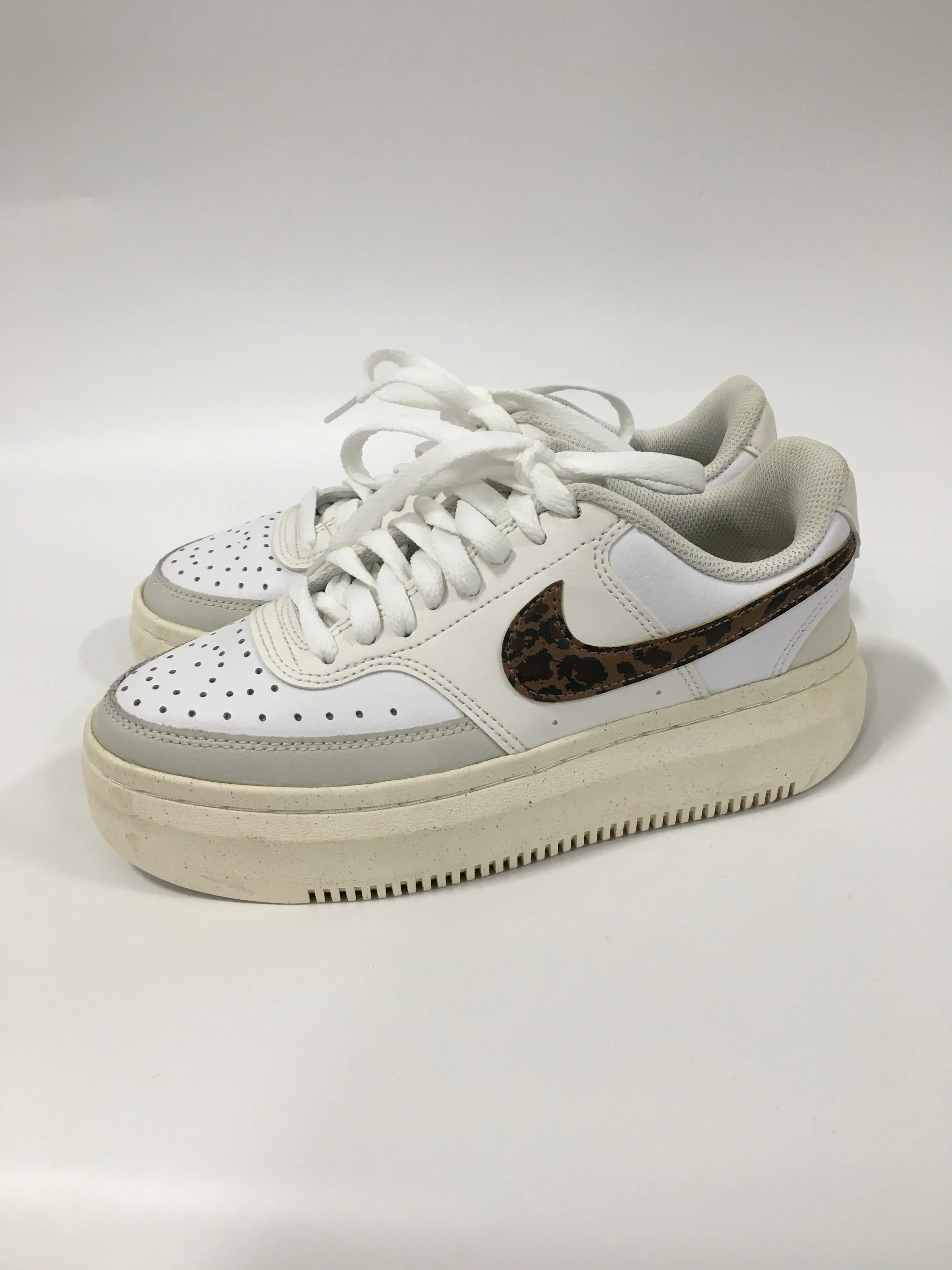 Chaussures Sneakers Plateforme Par Nike En Blanc, Taille : 7