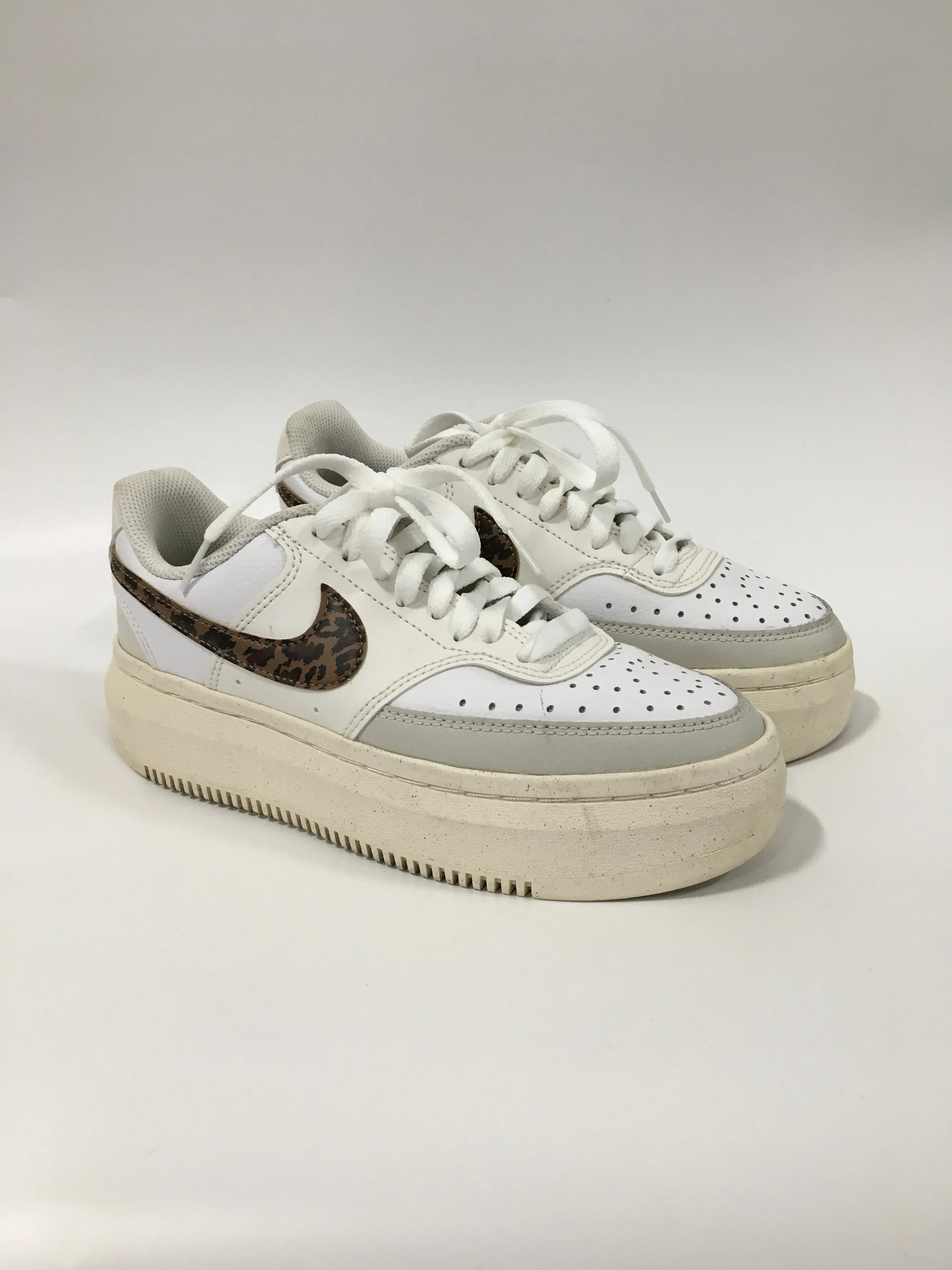 Chaussures Sneakers Plateforme Par Nike En Blanc, Taille : 7