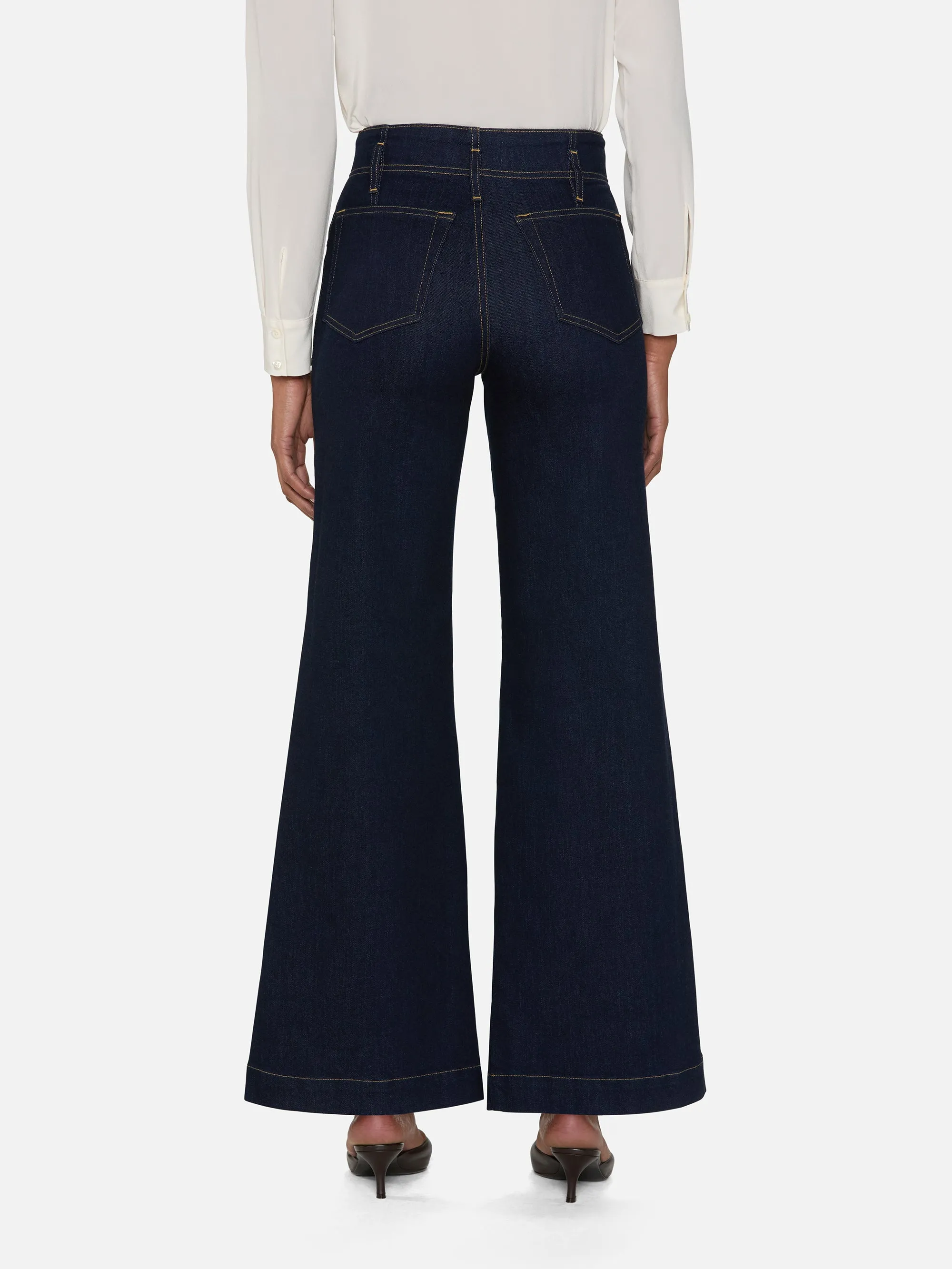 Le Pantalon Large à Coutures -- Lavage