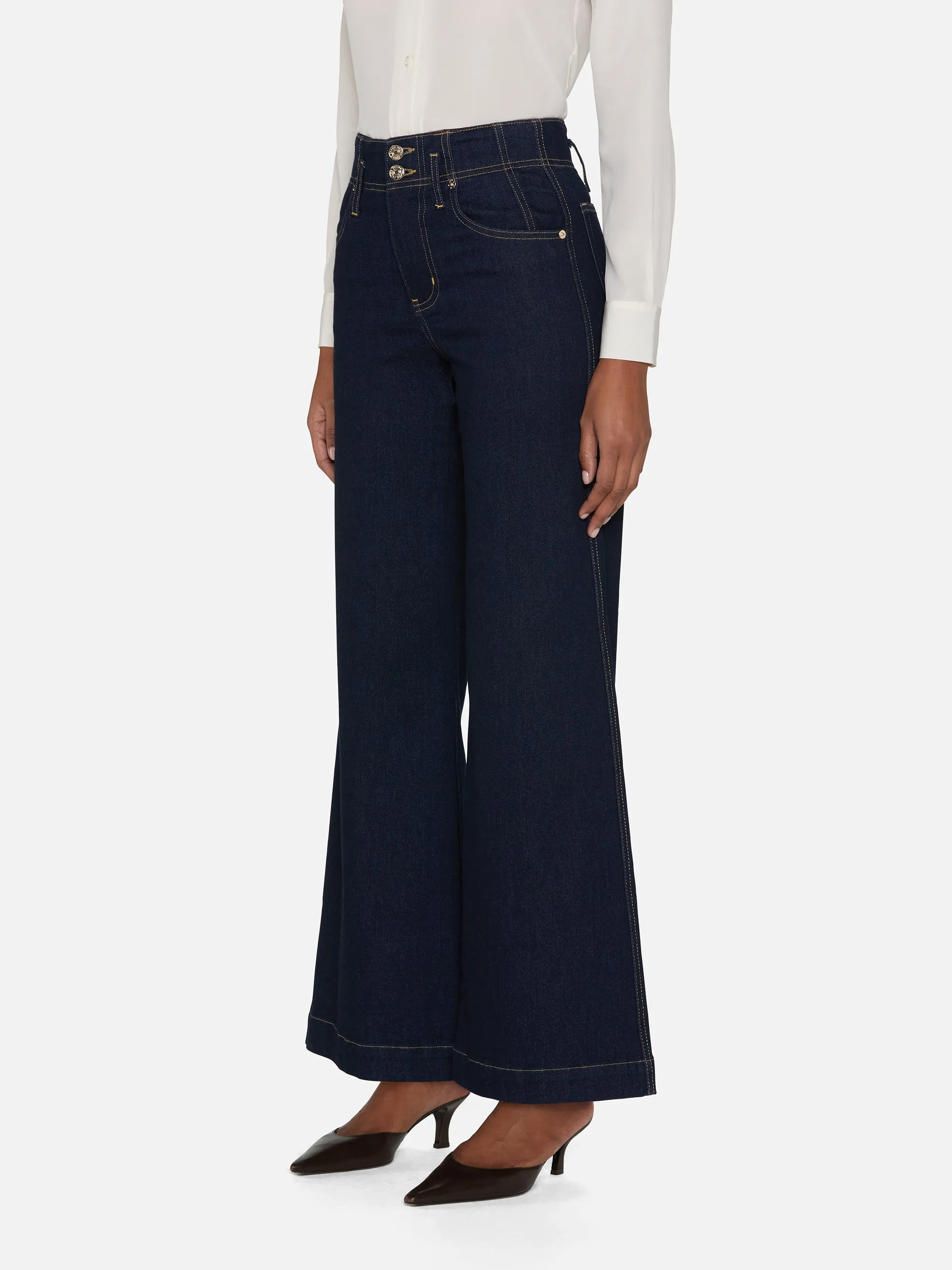 Le Pantalon Large à Coutures -- Lavage