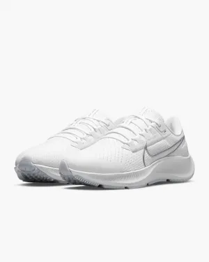 Baskets Femme Air Zoom Pegasus 38 en Blanc/Argent