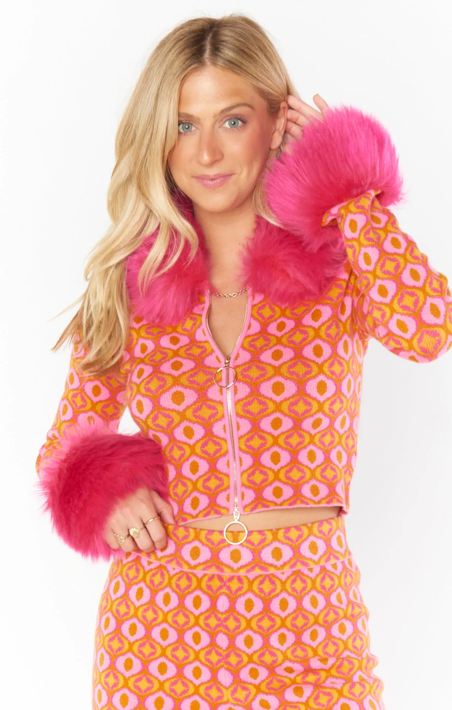 Zermatt Zip Up ~ Jacquard géométrique rose en fausse fourrure