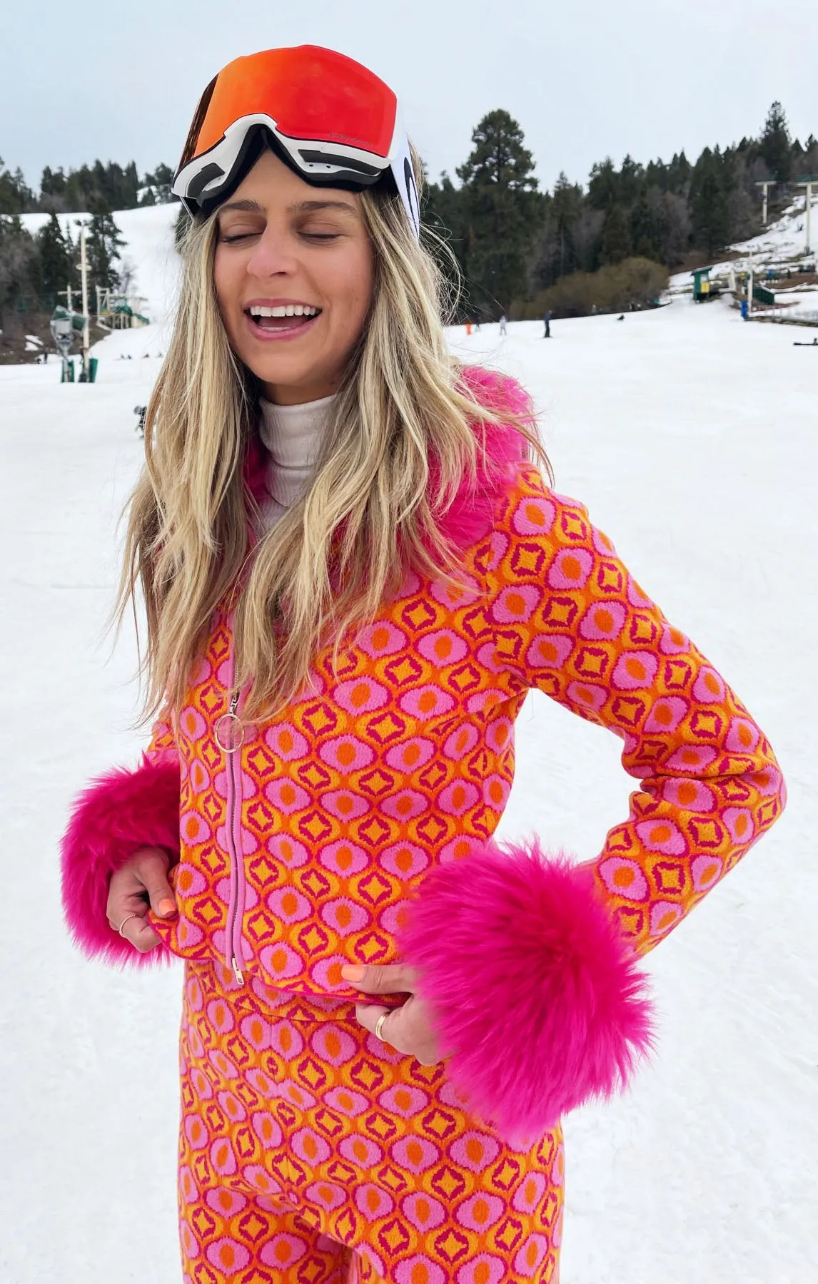 Zermatt Zip Up ~ Jacquard géométrique rose en fausse fourrure
